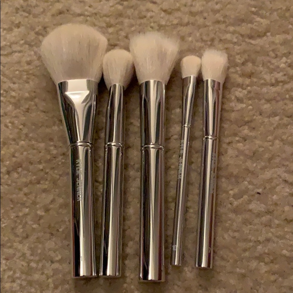 Kylie brushes